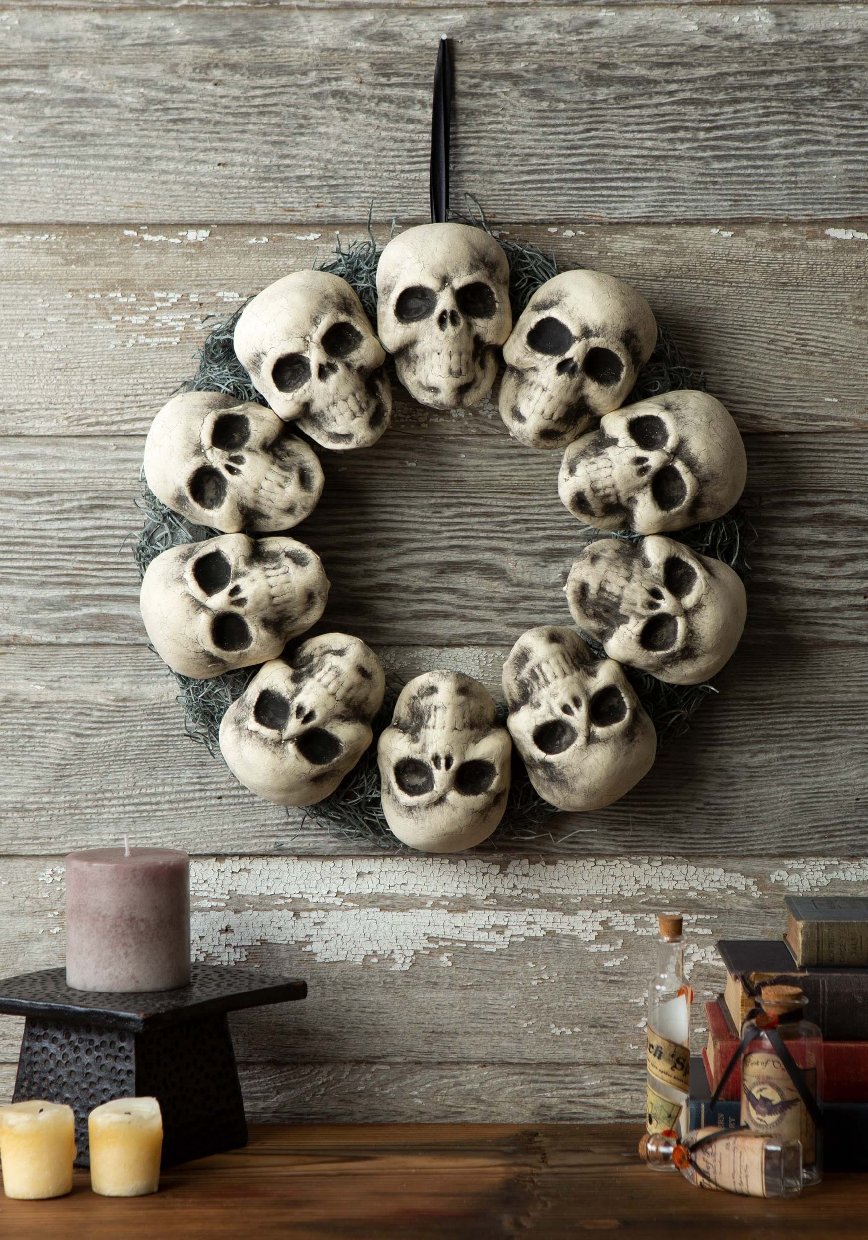 15-Inch Skull Wreath Decoration