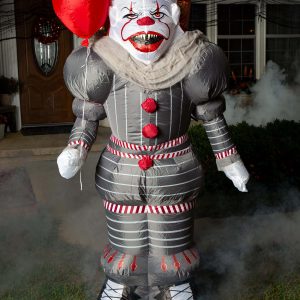 IT Pennywise 6FT Inflatable Lawn Decoration